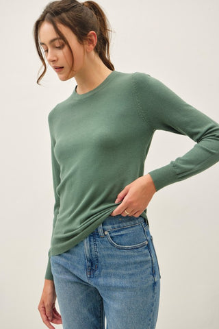 Woman wearing a green shirt with jeans